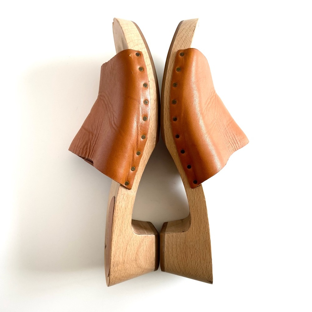 MADEWELL • The Evelyn Clog Slide Sandal in Burnished Caramel - Picture 3 of 16